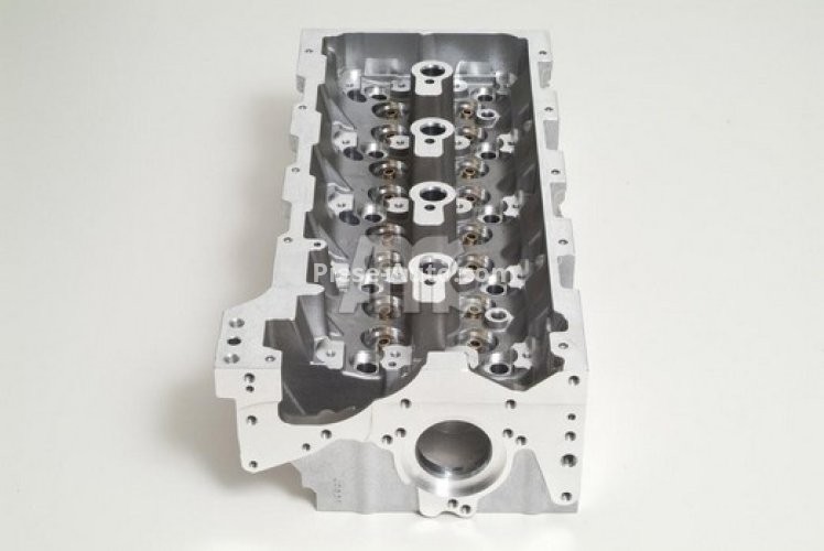 Chiulasă motor pentru: MERCEDES SPRINTER 2-T (B901, B902), SPRINTER 3-T (B903), SPRINTER 4-T (B904), V (638/2), VITO (W638) 2.1D/2.2D 03.99-05.06