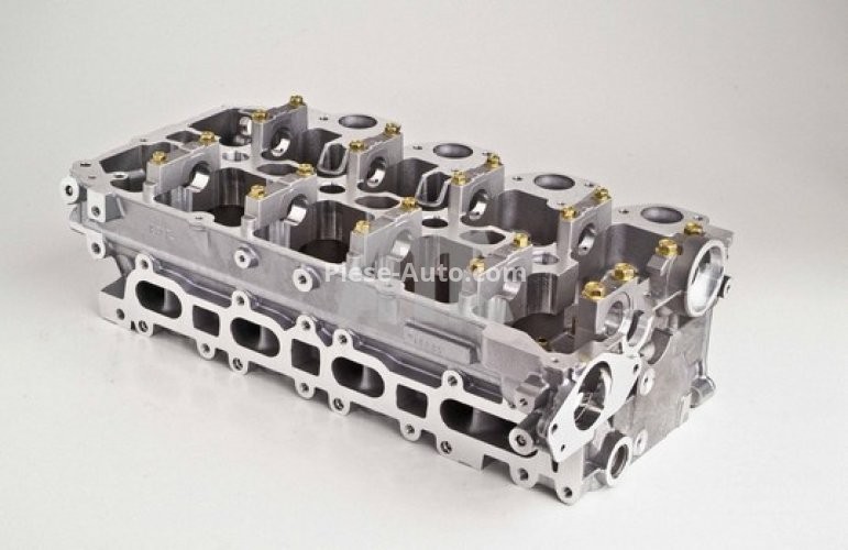 Chiulasă motor pentru: MITSUBISHI L 300 / DELICA II, L 300 III, L200, L200 / TRITON, PAJERO SPORT II, PAJERO SPORT III 2.5D 11.86-