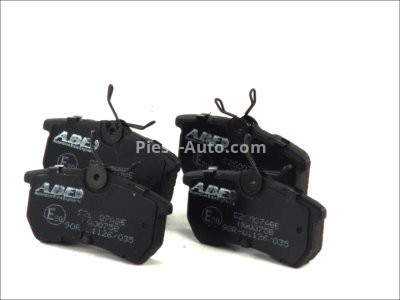 Set plăcuțe frână ABE, spate ,pentru: FORD FIESTA, FIESTA V, FIESTA VI, FIESTA VII, FOCUS I, FOCUS I/KOMBI, PUMA; FORD USA FOCUS, FOCUS ZX3, FOCUS ZX5 1.0-2.0 08.98-