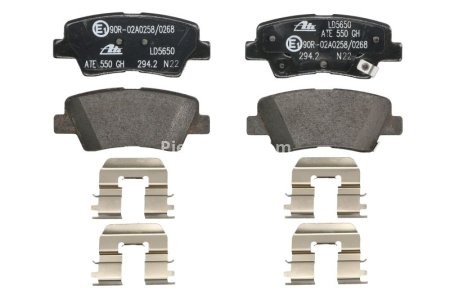 Set plăcuțe frână ATE din ceramică, spate (cu accesorii), pentru: HYUNDAI ACCENT IV, ACCENT V, BAYON, ELANTRA V, I10 I, I10 II, I10 III, I20 ACTIVE, I20 II, I20 III, I30, I40 I 1.0-Electric 01.10-