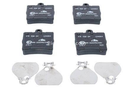 Set plăcuțe frână ATE din ceramică, spate (cu accesorii), pentru: MERCEDES C (CL203), C T-MODEL (S202), C (W202), C (W203), CLC (CL203), CLK (A208), CLK (A209), CLK (C208) 1.6-3.2 06.95-06.11 3
