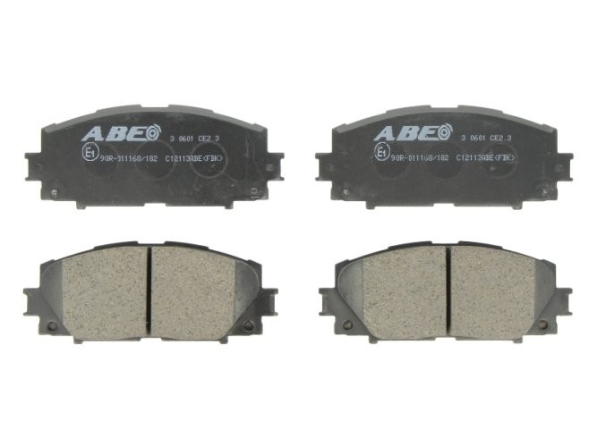 Set plăcuțe frână ABE, față ,pentru: TOYOTA ALLION I, ALLION II, AURIS, BB I, CHASER, COROLLA, IST, MARK II VI, NOAH/VOXY, OPA, PREMIO, PRIUS, PRIUS C 1.0-3.5 08.88-