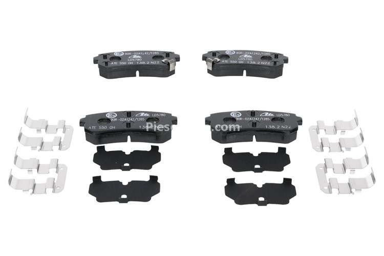 Set plăcuțe frână ATE din ceramică, spate (cu accesorii; cu un tampon de amortizare), pentru: HYUNDAI ACCENT III, I20 I, I30, IX35, SONATA V, SONATA VI, TUCSON, TUCSON/SUV 1.1D-Electric 09.04-